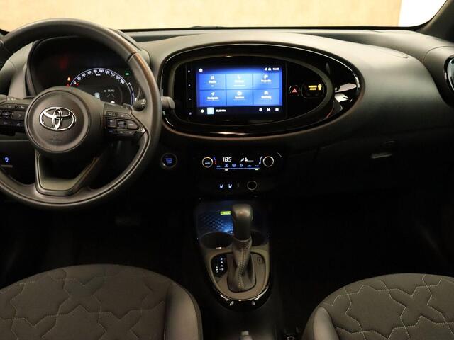 Toyota AYGO X 1.0 VVT-i S-CVT Envy - NAVIGATIE - PARKEERSENSOREN VOOR EN ACHTER - STOELVERWARMING - DRAADLOZE TELEFOONLADER - KEYLESS ENTRY & START - APPLE CARPLAY/ANDROID AUTO