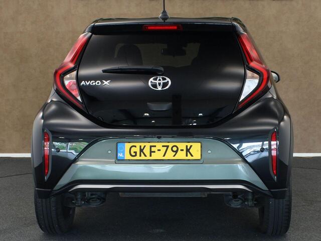 Toyota AYGO X 1.0 VVT-i S-CVT Envy - NAVIGATIE - PARKEERSENSOREN VOOR EN ACHTER - STOELVERWARMING - DRAADLOZE TELEFOONLADER - KEYLESS ENTRY & START - APPLE CARPLAY/ANDROID AUTO