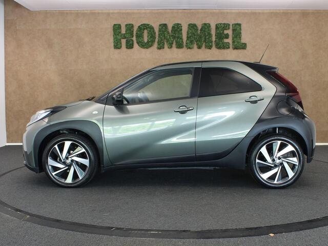 Toyota AYGO X 1.0 VVT-i S-CVT Envy - NAVIGATIE - PARKEERSENSOREN VOOR EN ACHTER - STOELVERWARMING - DRAADLOZE TELEFOONLADER - KEYLESS ENTRY & START - APPLE CARPLAY/ANDROID AUTO