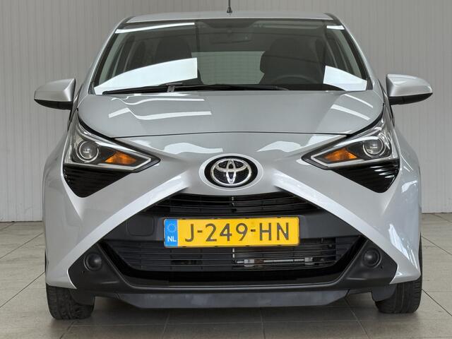 Toyota AYGO 1.0 VVT-i x-play/ Facelift!/ Apple + Android /Camera/ Airco/ Snelheids Lim./ Elek. pakket/ Media-Systee/ Multi. LEDER. Stuur/ Bluetooth/ LED Dagrijverl.