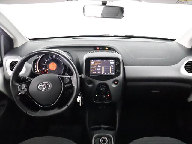Toyota AYGO 1.0 VVT-i X-PLAY AUTOMAAT BI-TONE AIRCO. CAMERA. GARANTIE TOT 4-2029 !!