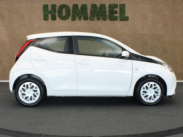 Toyota AYGO 1.0 VVT-i x-play - ORIGINEEL NEDERLANDSE AUTO - AIRCO - ACHTERUITRIJCAMERA - BLUETOOTH TELEFOONVOORBEREIDING - ELEKTRISCHE RAMEN VOORZIJDE - MULTIFUNCTIONEEL STUURWIEL - LEDEREN STUURWIEL
