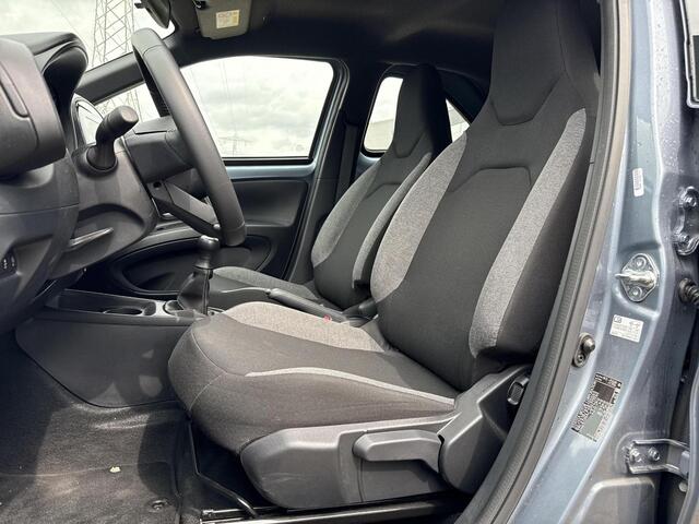 Toyota AYGO X 1.0 VVT-i MT Play **ADAPTIEF CRUISECONTROL/ AIRCO/ PARKEERCAMERA/ 36 MAANDEN GARANTIE**