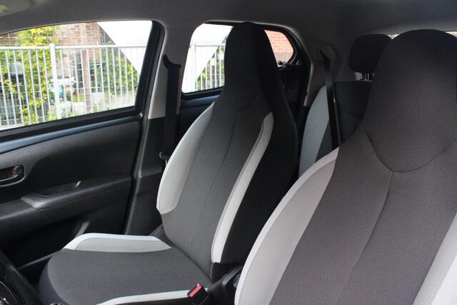 Toyota AYGO 1.0 VVT-i x-play Camera | Scherm | NAP | BT | LIM