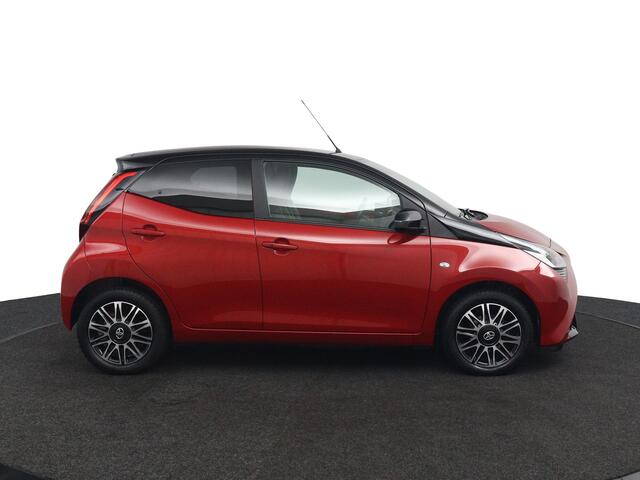 Toyota AYGO 1.0 VVT-i x-clusiv | Keyless Entry | Lederen/ stof bekleding | Climate Control | Meest Luxe uitvoering |