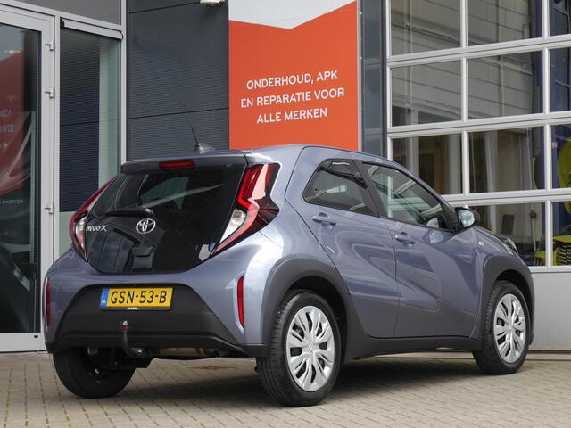 Toyota AYGO X 1.0 VVT-i MT Play | Lage km.stand | Apple carplay/Android auto | Achteruitrijcamera | Trekhaak voor fietsendrager | Airco | Cruise control | Rijstrooksensor