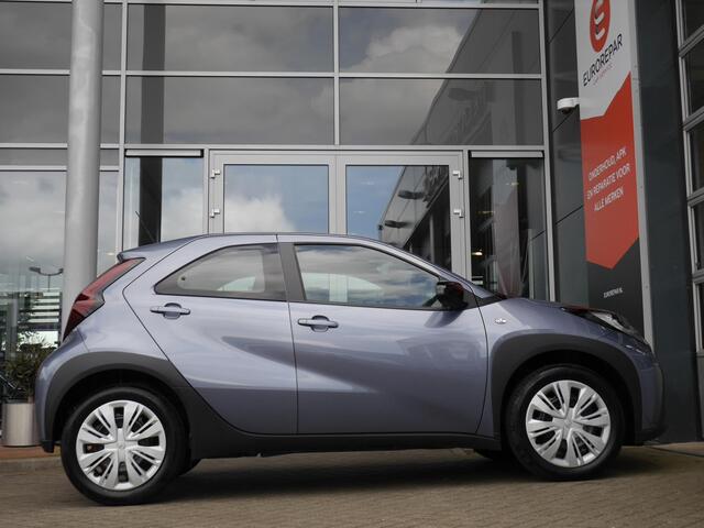 Toyota AYGO X 1.0 VVT-i MT Play | Lage km.stand | Apple carplay/Android auto | Achteruitrijcamera | Trekhaak voor fietsendrager | Airco | Cruise control | Rijstrooksensor