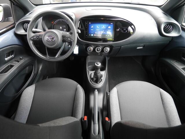 Toyota AYGO X 1.0 VVT-i MT Play | Lage km.stand | Apple carplay/Android auto | Achteruitrijcamera | Trekhaak voor fietsendrager | Airco | Cruise control | Rijstrooksensor