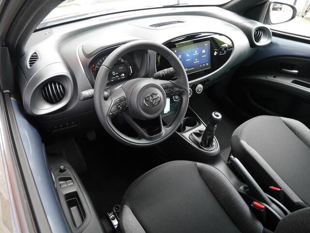 Toyota AYGO X 1.0 VVT-i MT Play | Lage km.stand | Apple carplay/Android auto | Achteruitrijcamera | Trekhaak voor fietsendrager | Airco | Cruise control | Rijstrooksensor