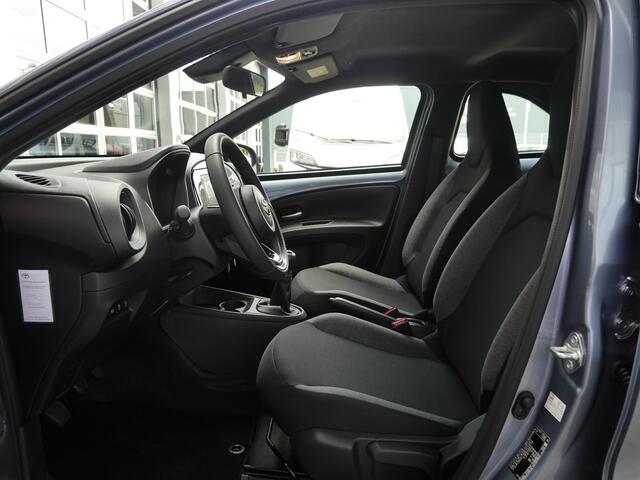 Toyota AYGO X 1.0 VVT-i MT Play | Lage km.stand | Apple carplay/Android auto | Achteruitrijcamera | Trekhaak voor fietsendrager | Airco | Cruise control | Rijstrooksensor
