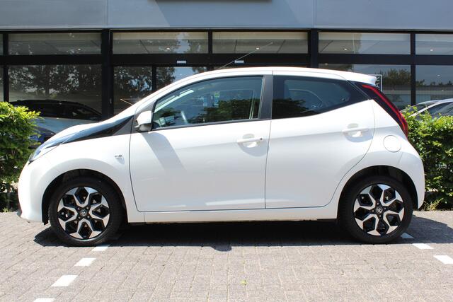 Toyota AYGO 1.0 VVT-i x-play | Rijklaar | Apple/Android | Camera | Airco | LMV | Allseason banden