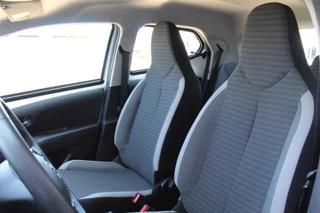 Toyota AYGO 1.0 VVT-i x-play | Rijklaar | Apple/Android | Camera | Airco | LMV | Allseason banden