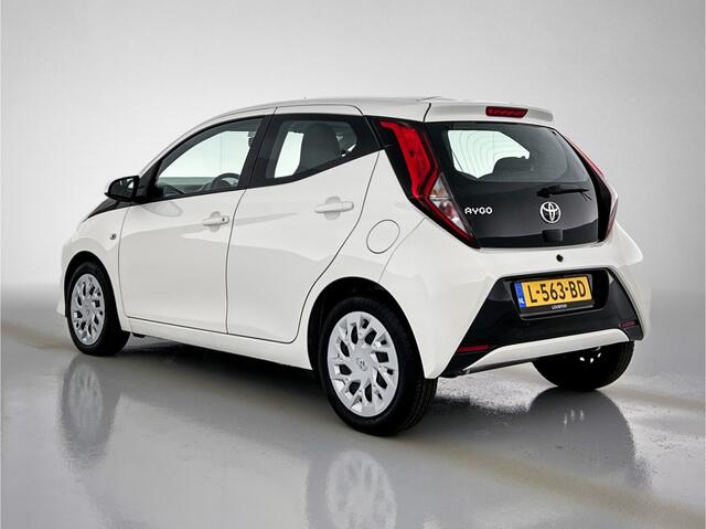 Toyota AYGO 1.0 VVT-i x-play | 1e Eigenaar | BTW'er | Camera | Apple Carplay / Android Auto |