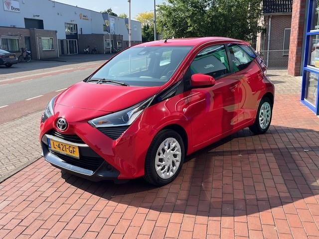 Toyota AYGO 1.0 VVT-i x-play |Lage tellerstand | Automaat | Apple Carplay/Android Auto