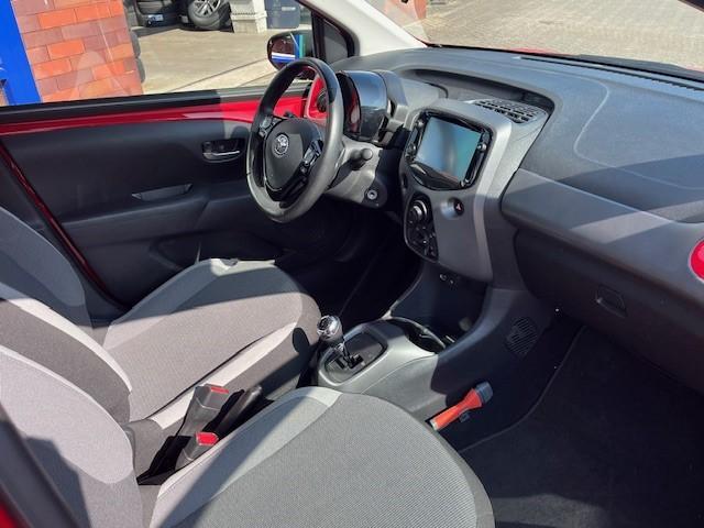 Toyota AYGO 1.0 VVT-i x-play |Lage tellerstand | Automaat | Apple Carplay/Android Auto