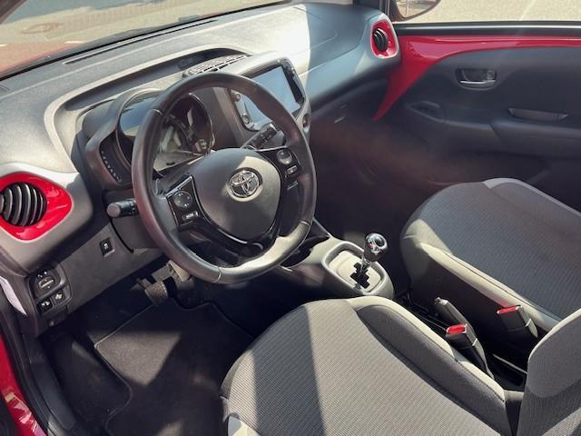 Toyota AYGO 1.0 VVT-i x-play |Lage tellerstand | Automaat | Apple Carplay/Android Auto