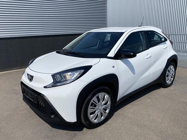 Toyota AYGO X 1.0 VVT-i S-CVT Play | Apple CarPlay/Android Auto | Adaptieve cruise control | Achteruitrij camera | Airco | Bluetooth telefoonvoorbereiding |