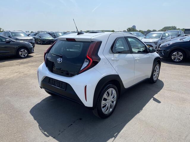 Toyota AYGO X 1.0 VVT-i S-CVT Play | Apple CarPlay/Android Auto | Adaptieve cruise control | Achteruitrij camera | Airco | Bluetooth telefoonvoorbereiding |