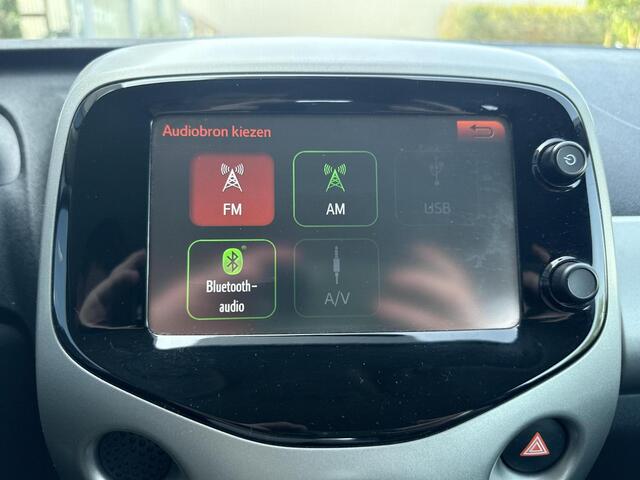 Toyota AYGO 1.0 VVT-i x-play **AIRCO/ BEGRENZER/ PARKEERCAMERA/ GARANTIE**