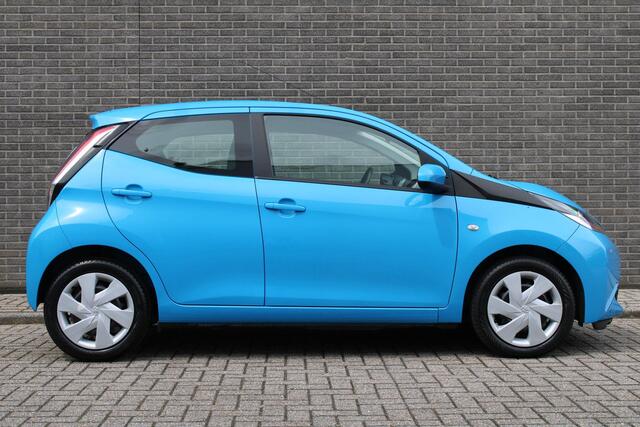 Toyota AYGO 1.0 VVT-i x-nav Achteruitrijcamera, Navigatie, Airco, Bluetooth