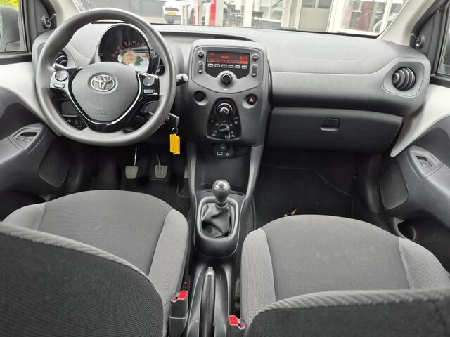 Toyota AYGO 1.0 VVT-i x-fun | 5 deurs | Airconditioning | Bluetooth | Dealer onderhouden |