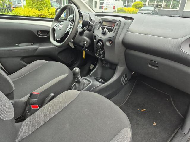 Toyota AYGO 1.0 VVT-i x-fun | 5 deurs | Airconditioning | Bluetooth | Dealer onderhouden |
