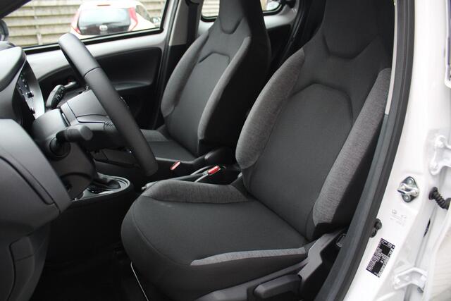 Toyota AYGO X 1.0 VVT-i S-CVT Play Achteruitrijcamera, DAB+ Radio, Airco, Bluetooth, Cruise Control Adaptief ¤ 399,- private lease