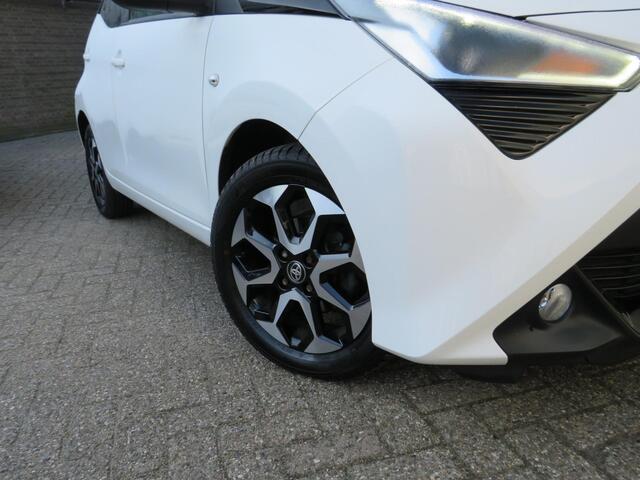Toyota AYGO 1.0 VVT-i x-joy 1e Eigenaar, Dealer onderhouden, Achteruitrijcamera en LM-Velgen