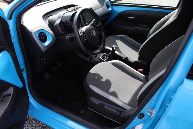 Toyota AYGO 1.0 VVT-i x-first, Camera, LM-Velgen en Dealer ondehouden!