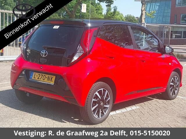 Toyota AYGO 1.0 VVT-i X-Play Bi-Tone Automaat | Apple Carplay & AndroidAUTO | Lichtmetalen velgen | Camera |