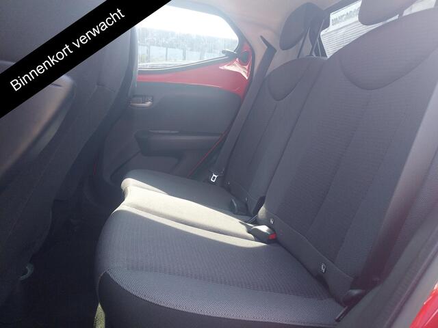 Toyota AYGO 1.0 VVT-i X-Play Bi-Tone Automaat | Apple Carplay & AndroidAUTO | Lichtmetalen velgen | Camera |