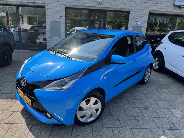 Toyota AYGO 1.0 VVT-i x-play 5Drs Camera NAP