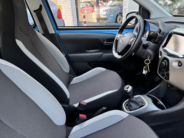 Toyota AYGO 1.0 VVT-i x-play 5Drs Camera NAP