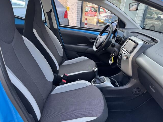 Toyota AYGO 1.0 VVT-i x-play 5Drs Camera NAP