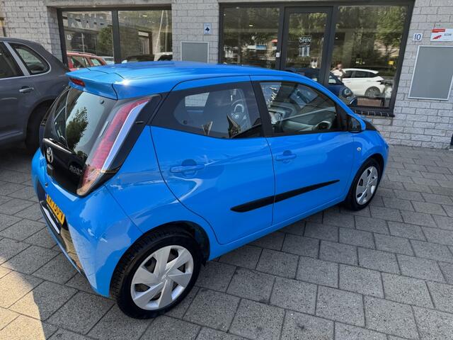 Toyota AYGO 1.0 VVT-i x-play 5Drs Camera NAP