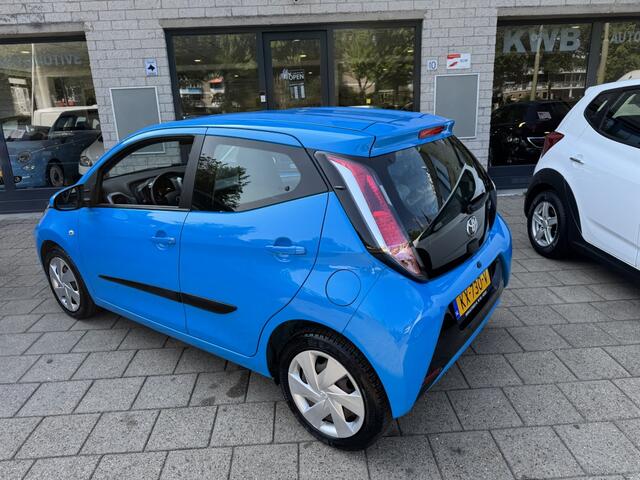 Toyota AYGO 1.0 VVT-i x-play 5Drs Camera NAP