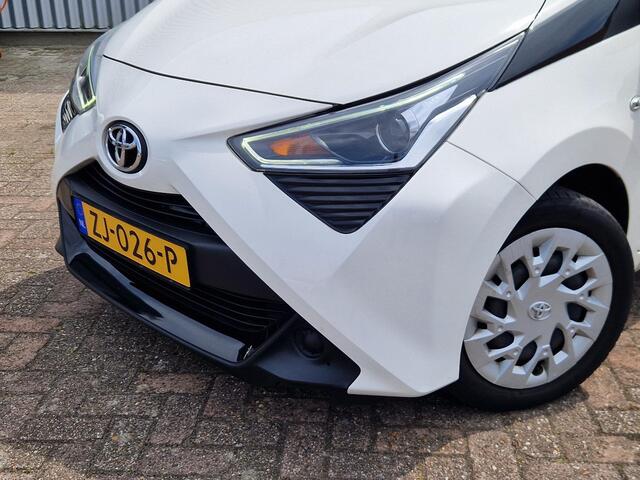 Toyota AYGO 1.0 VVT-i x-play Met Navigatie Bluetooth en camera