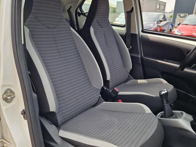 Toyota AYGO 1.0 VVT-i x-play Met Navigatie Bluetooth en camera