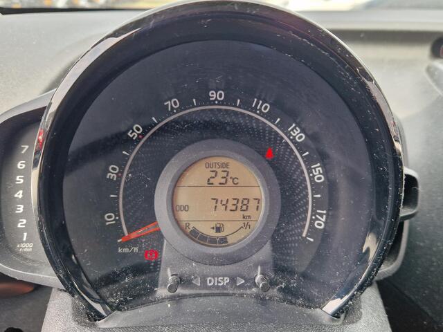 Toyota AYGO 1.0 VVT-i x-play Met Navigatie Bluetooth en camera