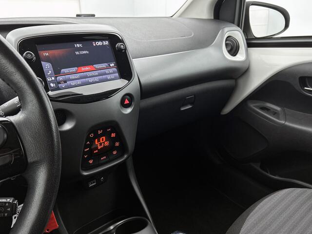 Toyota AYGO 1.0 VVT-i x-joy | 1e Eigenaar | Apple Carplay / Android Auto | Dealer Onderhouden | Climate Control |