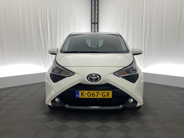 Toyota AYGO 1.0 VVT-i x-joy Automaat | Apple Carplay | Camera | Bluetooth | Elek. Spiegels |