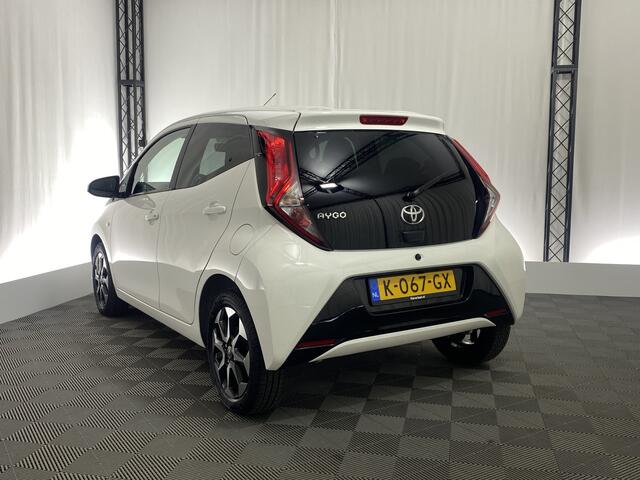 Toyota AYGO 1.0 VVT-i x-joy Automaat | Apple Carplay | Camera | Bluetooth | Elek. Spiegels |