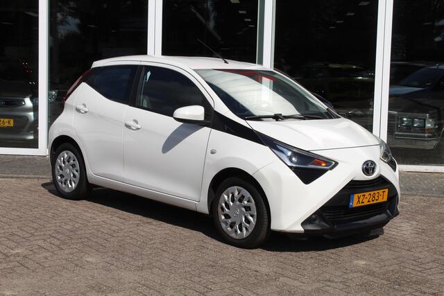 Toyota AYGO 1.0 VVT-i x-play//Navi//Camera//Carplay!