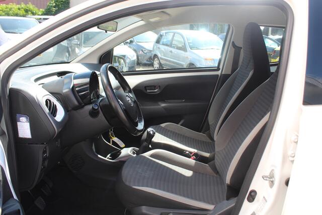 Toyota AYGO 1.0 VVT-i x-play//Navi//Camera//Carplay!
