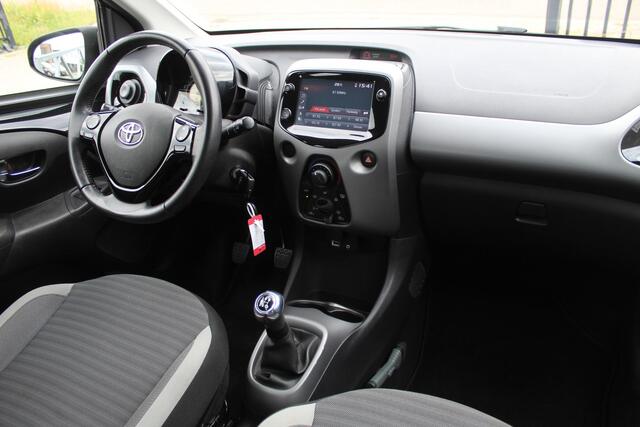 Toyota AYGO 1.0 VVT-i x-play limited Navigatie/Apple carplay/Airco/Bluetooth/Toerenteller/Multifunctioneel stuurwiel/LED koplampen/Elektrisch verstelbare spiegels/Elektrische ramen.