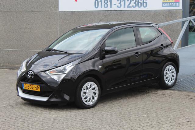 Toyota AYGO 1.0 VVT-i x-play limited Navigatie/Apple carplay/Airco/Bluetooth/Toerenteller/Multifunctioneel stuurwiel/LED koplampen/Elektrisch verstelbare spiegels/Elektrische ramen.