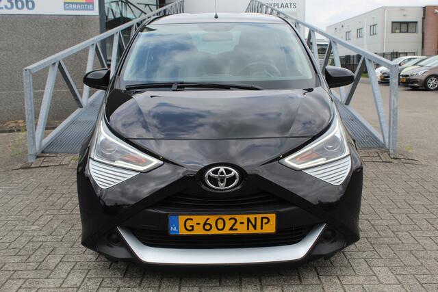 Toyota AYGO 1.0 VVT-i x-play limited Navigatie/Apple carplay/Airco/Bluetooth/Toerenteller/Multifunctioneel stuurwiel/LED koplampen/Elektrisch verstelbare spiegels/Elektrische ramen.