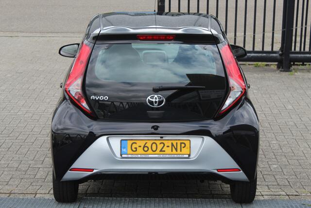 Toyota AYGO 1.0 VVT-i x-play limited Navigatie/Apple carplay/Airco/Bluetooth/Toerenteller/Multifunctioneel stuurwiel/LED koplampen/Elektrisch verstelbare spiegels/Elektrische ramen.