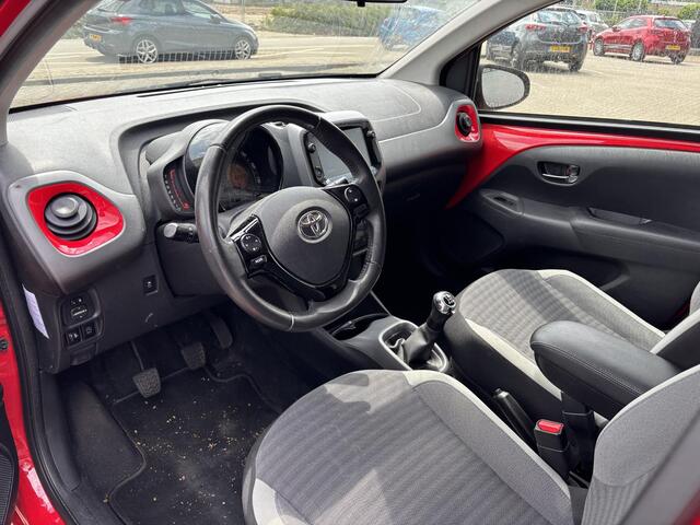 Toyota AYGO 1.0 VVT-i x-joy , Trekhaak, Clima, Camera, Apple Carplay, Bluetooth, LMV 15 Inch, Armsteun, Elek.Ramen