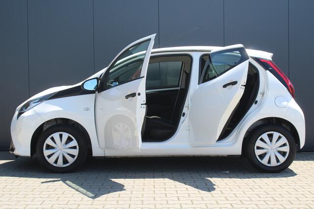 Toyota AYGO 1.0 VVT-i x | Incl. 12 maanden garantie | 5-deurs | Airco | Bluetooth | Elektrische ramen voor | Stuurwiel multifunctioneel